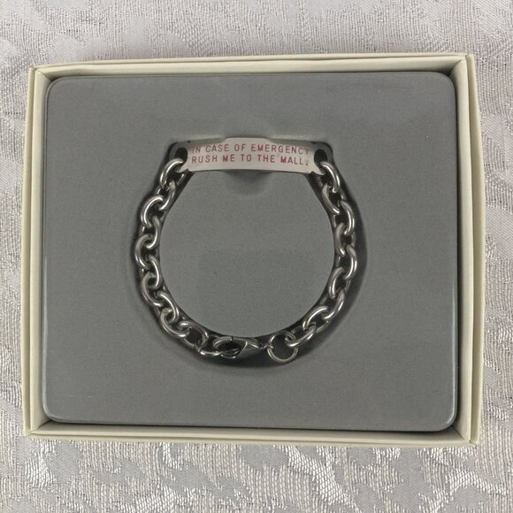 “In Case of Emergency Rush Me to The Mall” Spurious Phrase Chain Link Bracelet - Picture 6 of 11